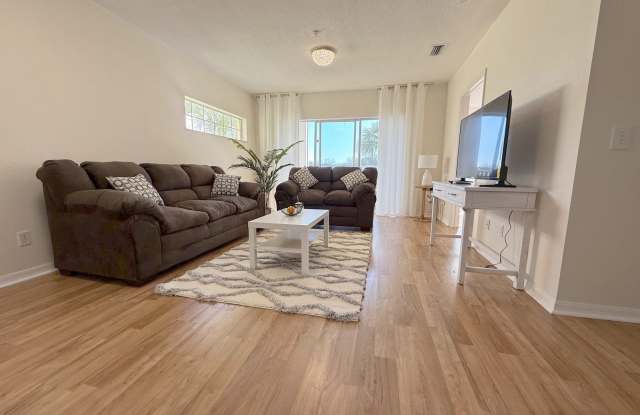 19325 Water Oak Drive Gallery 2
