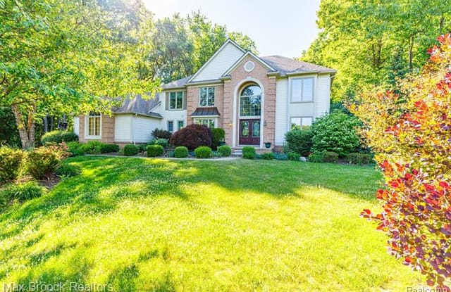 1991 HARLAND Court N - 1991 Harland Court North, Commerce, MI 48382