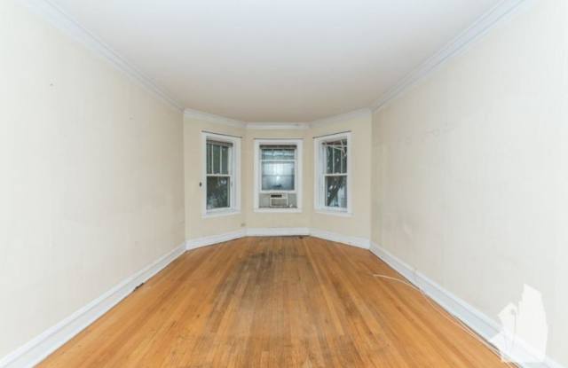 3701 N Hoyne, Gallery 3