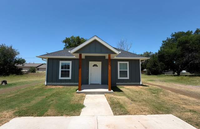 New Construction with Stylish Design & Fenced Backyard in Lawton photos photos