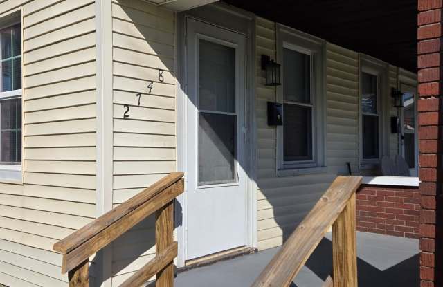 Updated 2 bedroom Townhouse - Garfield Park-South Neighborhood Gallery 3