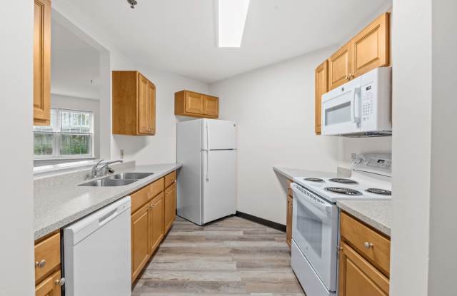 2 bed, 1 bath independent senior living (55+ years of age) heat, hot water, & electricity included (Taft Farm #320) Gallery 1