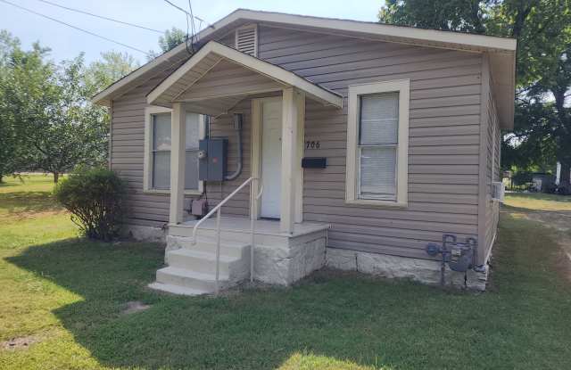 706 Ash St, Clarksville - 706 Ash Street, Clarksville, AR 72830
