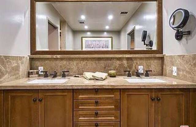 2229 South Beverly Drive photos photos