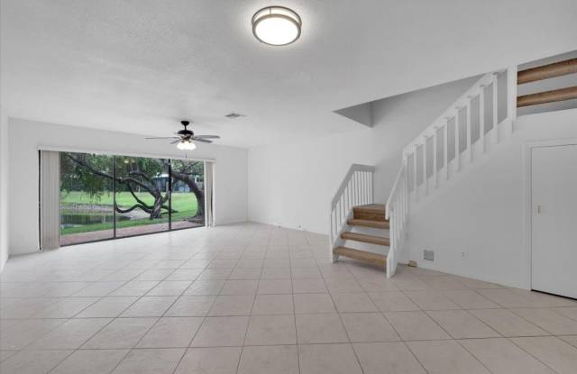 4718 NW 82nd Avenue photos photos