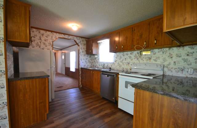 C06 Trailer Rental in Lake Meadows photos photos