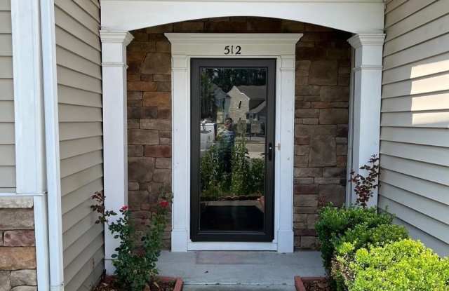 512 Dyersville Drive Gallery 2