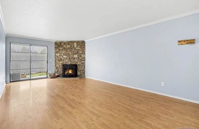 Well-Maintained 2-Bedroom, 2-Bath Condo in an Established Lakewood Community! Gallery 4