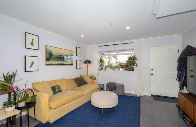 Stylish 2-Bedroom Townhouse with Balconies and Garage in South Pasadena - 611 Mound Avenue, South Pasadena, CA 91030