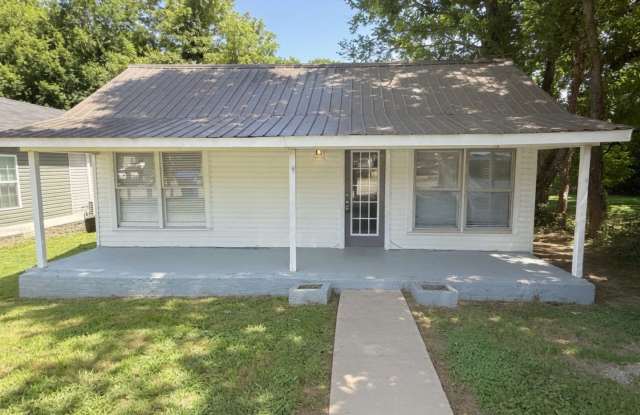 Charming, spacious 3-Bedroom Home in Central Columbia photos photos