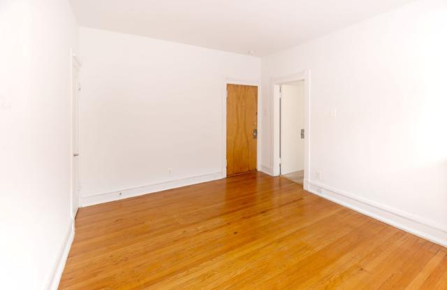 5336-5338 S. Hyde Park Boulevard Gallery 3