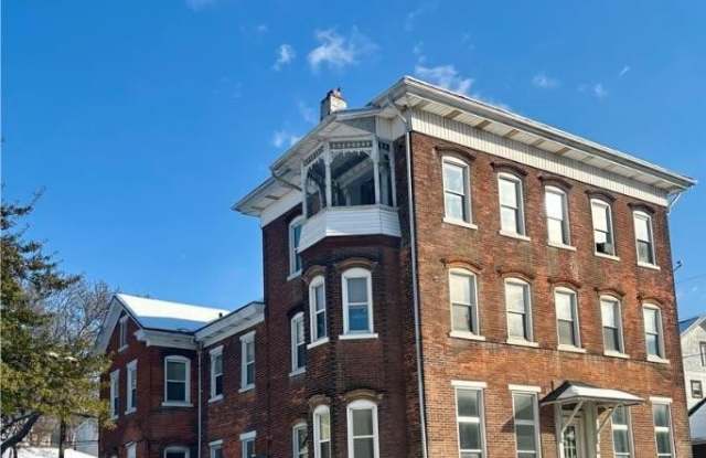 350 Main Street unit: 5 photos photos