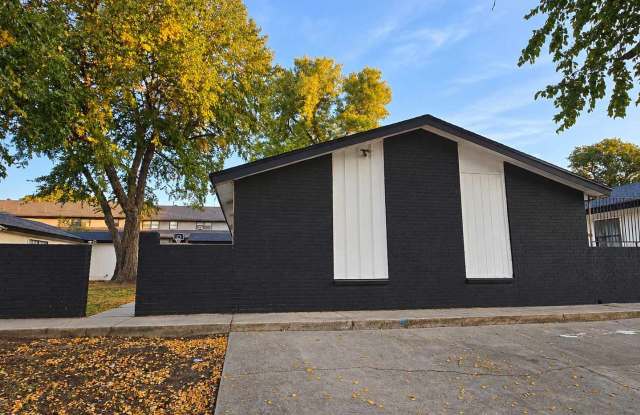 2 Bedroom Duplex with Comfortable Living Space in OKC Gallery 1