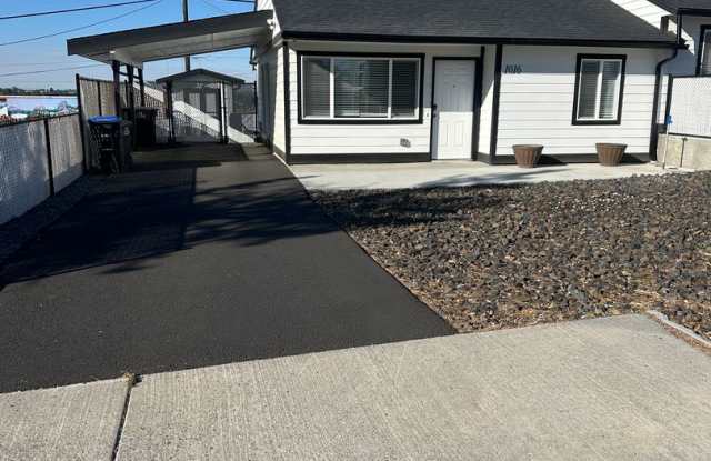 Recently Remodeled, Large 1 bedroom Duplex photos photos