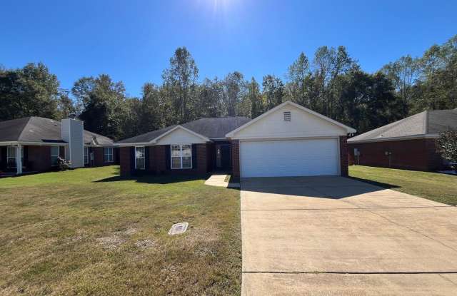 Comfort, Convenience, and Community — All in One Place! Located in Phenix City! - 14 Brentwood Drive, Phenix City, AL 36869