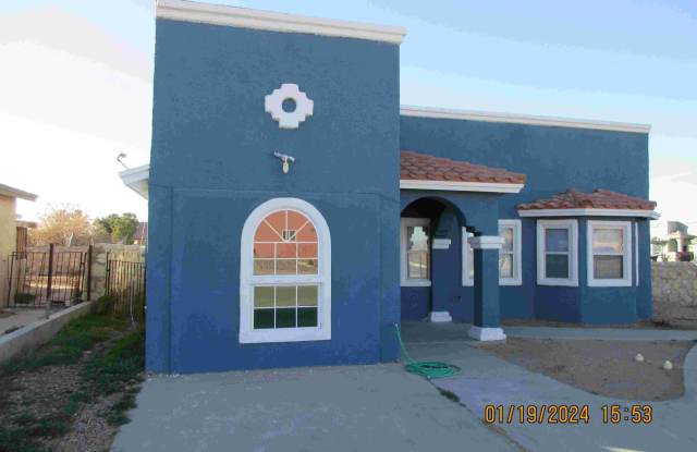 1499 ENRIQUE PEREZ Circle Gallery 1