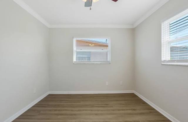 1600 Beverly Avenue Gallery 2