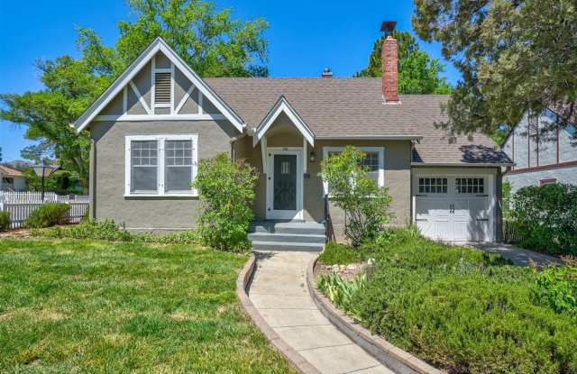 Live on Historic Park Avenue in this 2 Bed 1.5 Bath Single Family Home! photos photos