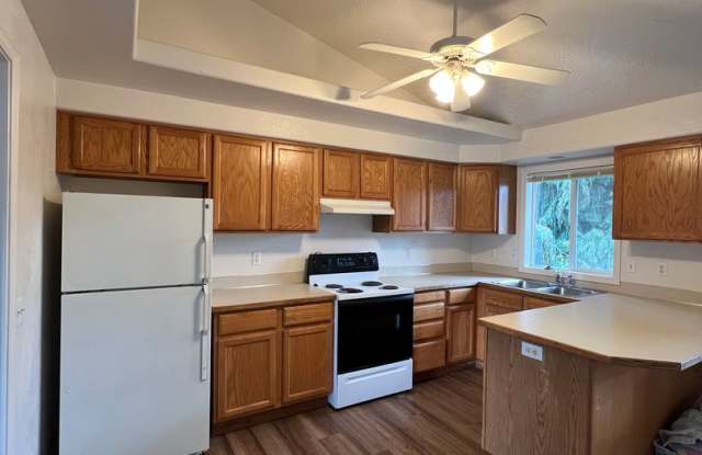 1-bedroom 1-Bathroom Duplex - 4165 Camellia Street, Springfield, OR 97478