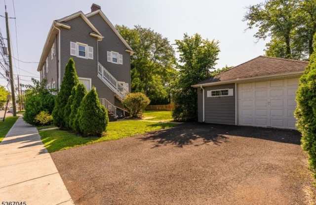 128 E Grove St photos photos