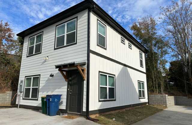 4 BR/ 4BA Home Located on MLK Gallery 3