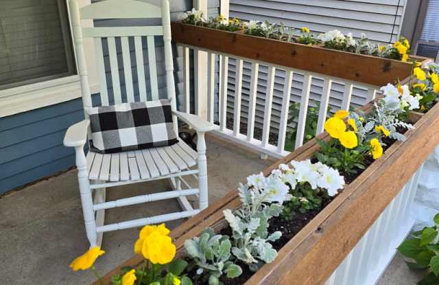 Updated HISTORICAL Downtown Home w/fenced yard Gallery 4