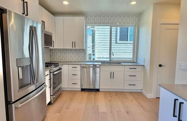 Luxury Sunset Hill Townhome w/ Water View! Available Now! photos photos Luxury Sunset Hill Townhome w/ Water View! Available Now! photos photos