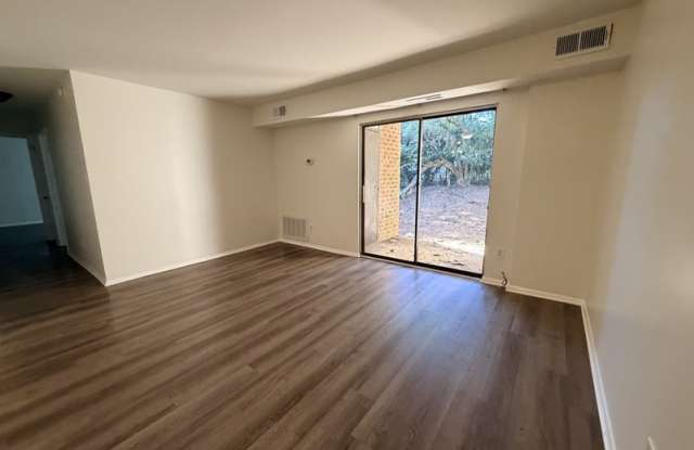 1004 SANDLIN PL Gallery 1