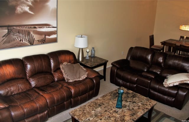 162 N Pointe Circle Gallery 3