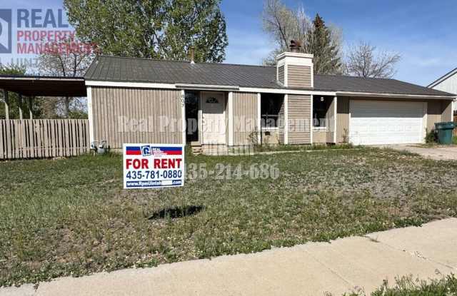 Cute 4 Bedroom 2-bathroom Home! MOVE IN SPECIAL!! $200 OFF YOUR FIRST MONTH'S RENT WHEN YOU SIGN A 12 MONTH LEASE!! photos photos
