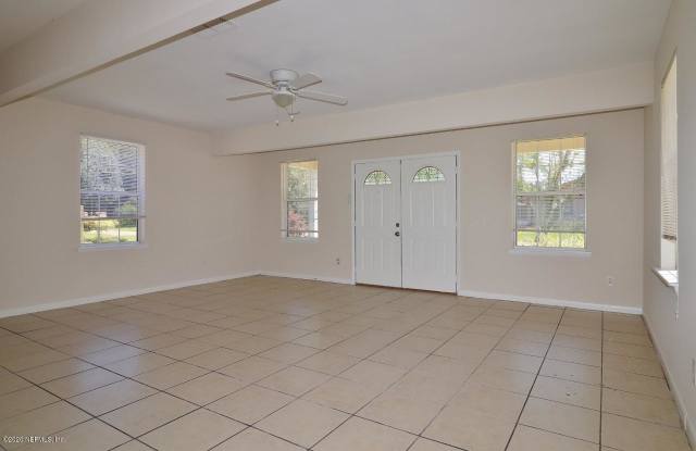 4303 SAN MARTARRO DR N Gallery 2