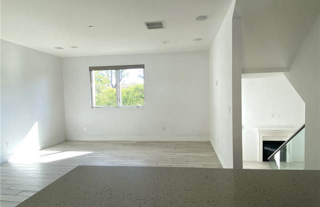 11939 Riverside Drive Gallery 4