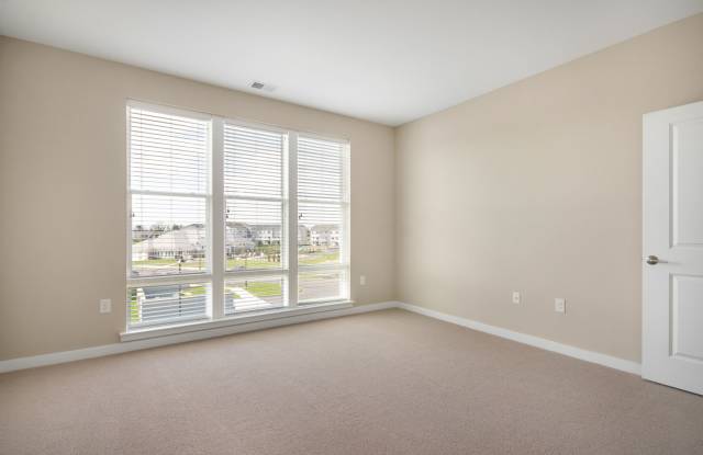 One Bedroom Luxury Apartment (Elevator Building) Gallery 3