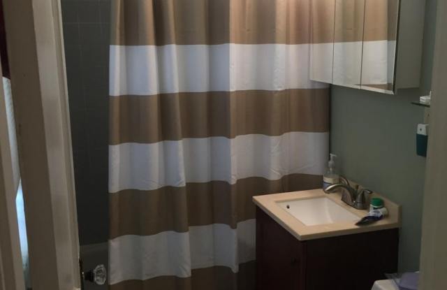1 Bed 1 Bath with in unit laundry available 7/1! photos photos