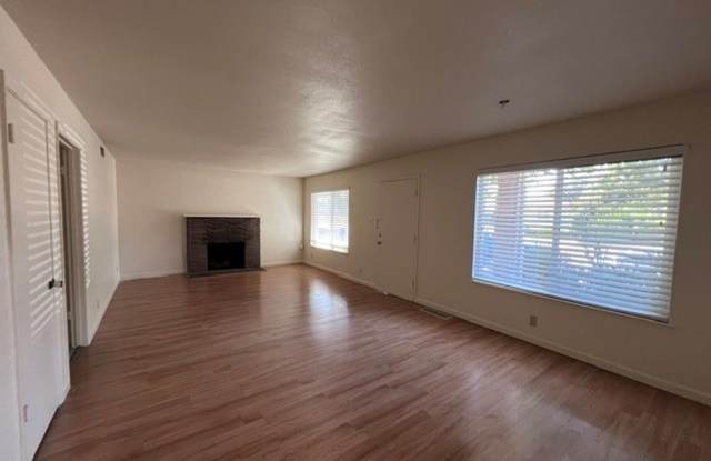 6801 Las Palamitas Way - South Land Park Duplex with central heat and air. Close to shopping and schools. Gallery 3