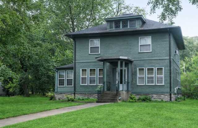 June 1st 2026 MOVE IN- Near St. Thomas - Huge 5 Bedroom with Deck and Garage! Large Bedrooms! photos photos