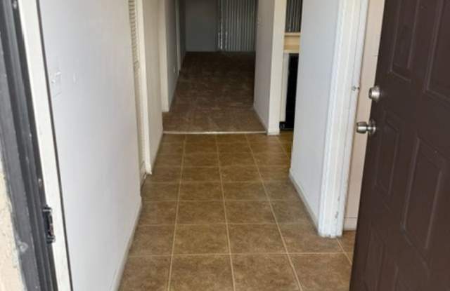 Large Two bedroom condo Gallery 3