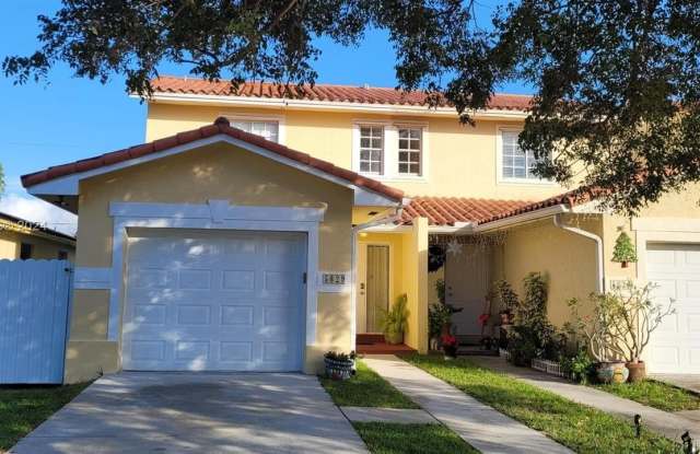 5829 Grant St - 5829 Grant Street, Hollywood, FL 33021
