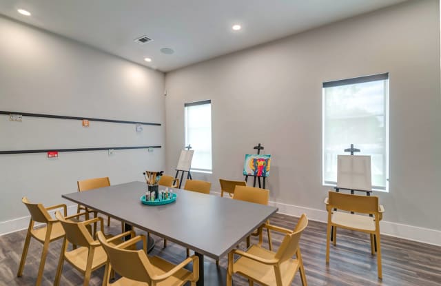 Album Benbrook - 55+ Apartment Homes Gallery 3