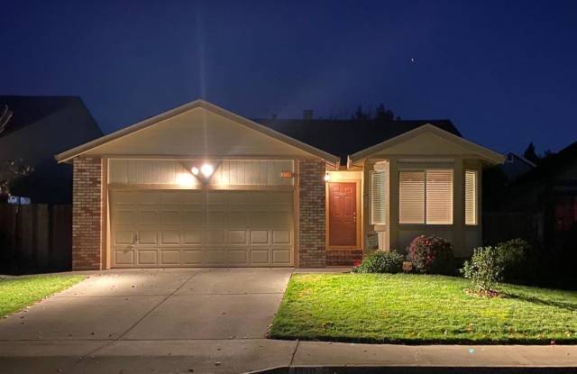 1110 Albion Place - 1110 Albion Place, Santa Rosa, CA 95401