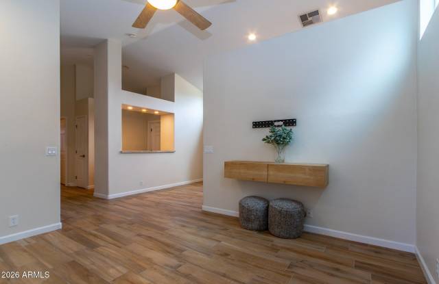 3226 E WAHALLA Lane Gallery 4