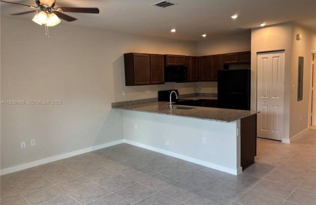 551 NW 10 Ct photos photos