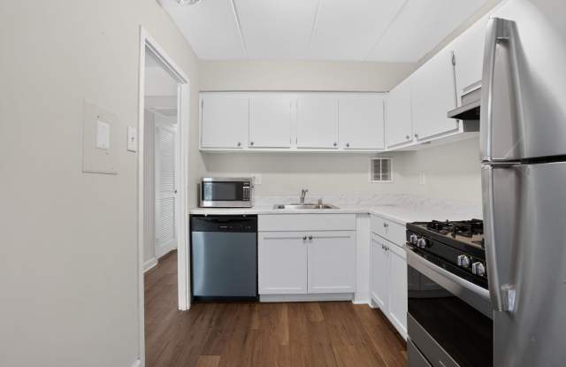 Welcome home to this bright and inviting 2Bd/1Bth condo in the sought-after Huntington Club community. All utilties included! Gallery 1