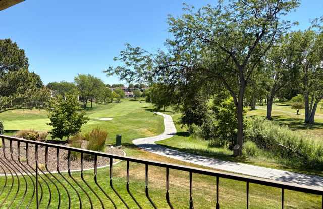 Golf Course Views! 2 bed, 2 ba with Balcony! Gallery 1