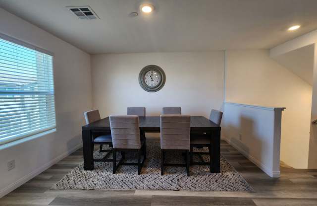 3-Bedroom Townhome with Internet, Cable, Water, Sewer & Trash Included Gallery 4