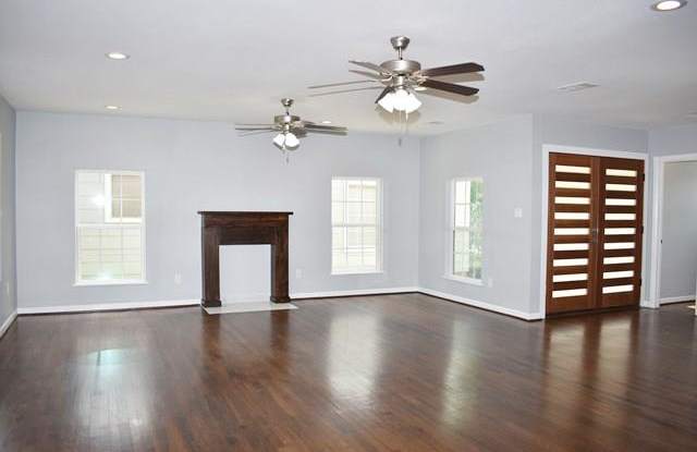 4528 Calmont Avenue Gallery 3