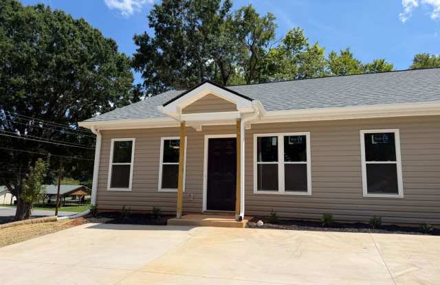 New Construction 2026 2bd/2ba Triplex in convenient location. photos photos
