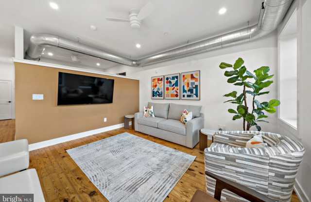 1935 S BANCROFT Street Gallery 4