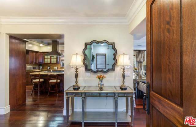 1940 South BARRINGTON Avenue Gallery 3