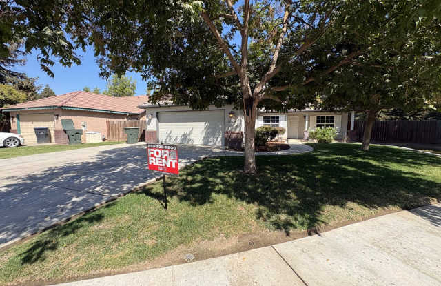 SW Visalia Cul-de-sac Home Near Park Available Now! Gallery 3